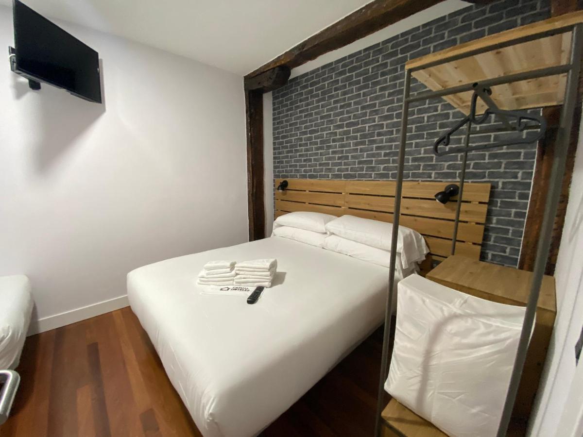 Casual Mardones Hotel Bilbao Kültér fotó A room at the hotel