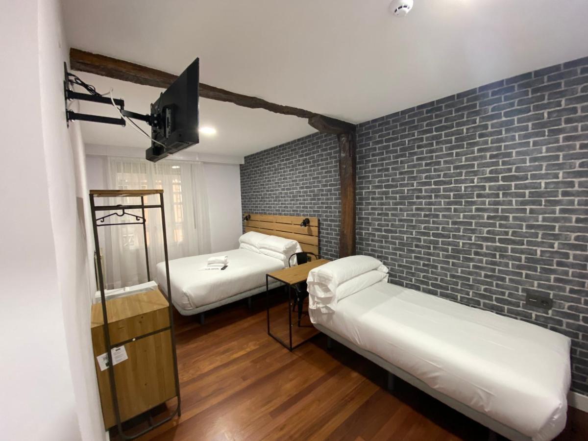 Casual Mardones Hotel Bilbao Kültér fotó A room at the hotel