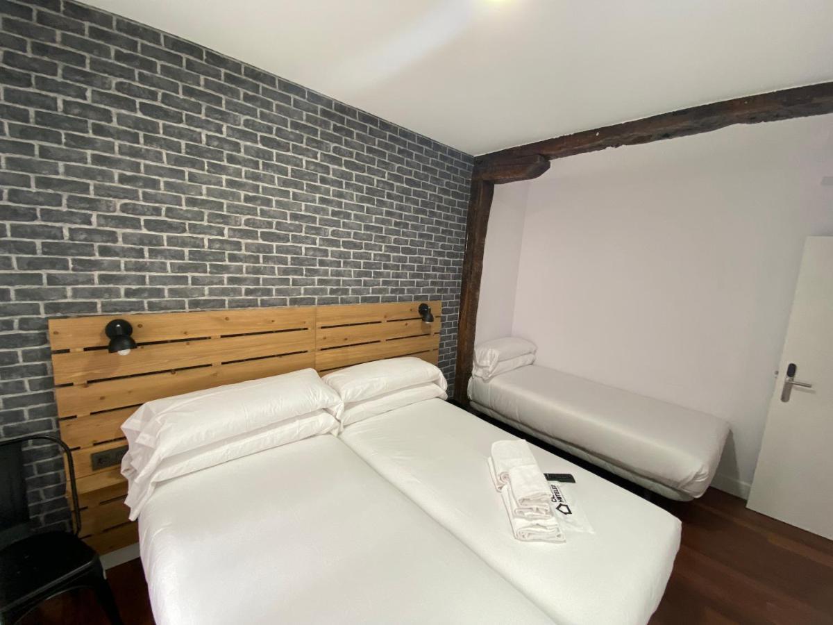 Casual Mardones Hotel Bilbao Kültér fotó A room at the hotel