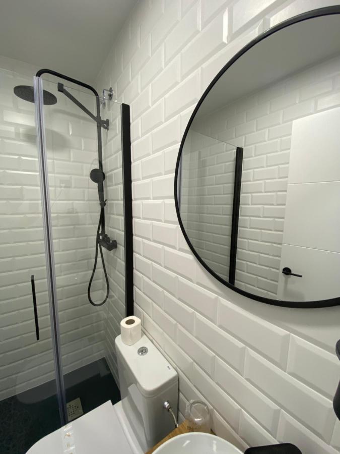 Casual Mardones Hotel Bilbao Kültér fotó Bathroom tiles