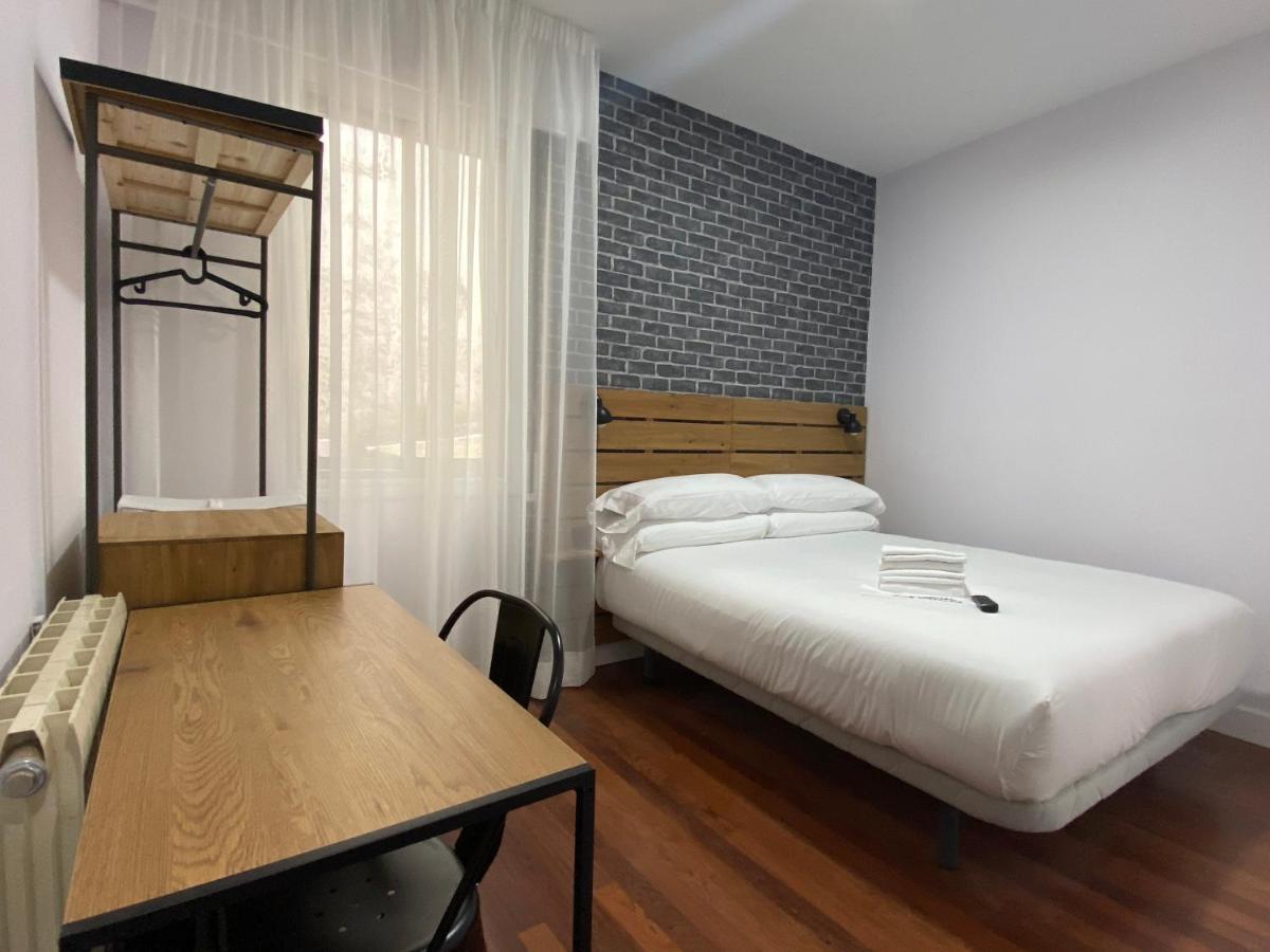 Casual Mardones Hotel Bilbao Kültér fotó A room at the hotel
