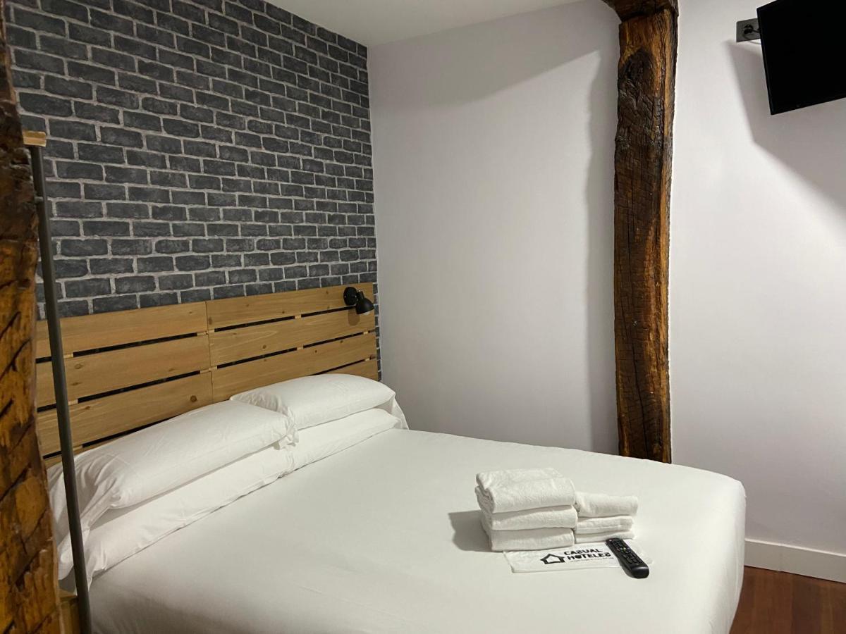 Casual Mardones Hotel Bilbao Kültér fotó A room at the hotel