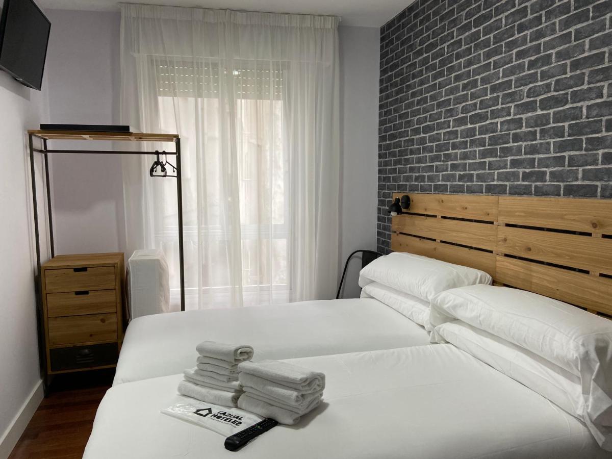 Casual Mardones Hotel Bilbao Kültér fotó A room at the hotel