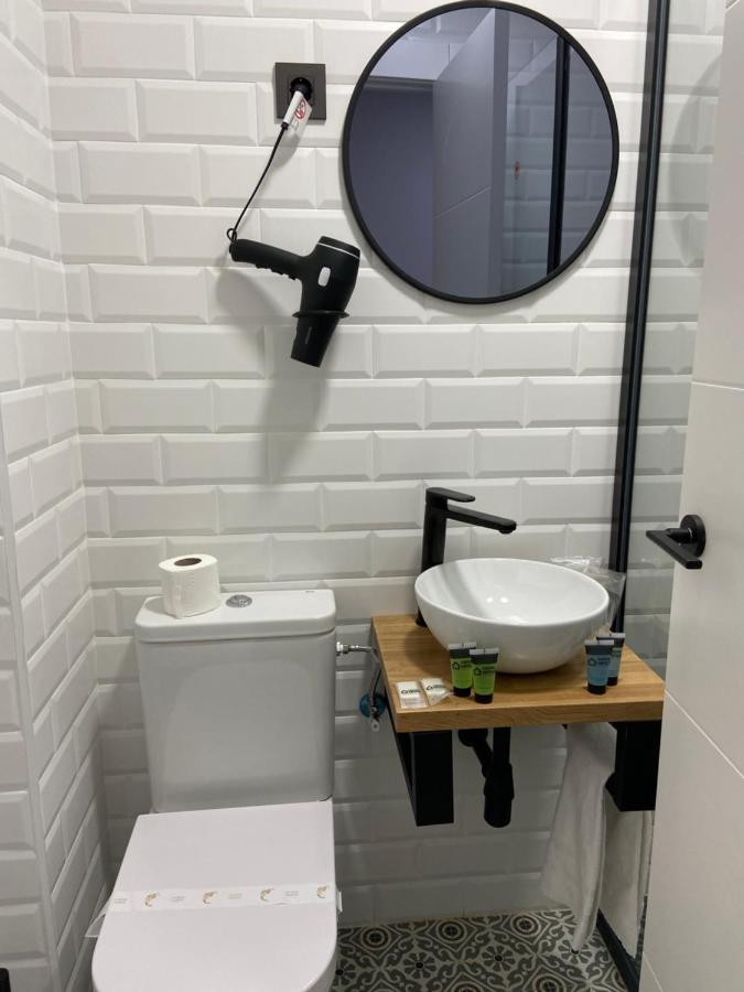 Casual Mardones Hotel Bilbao Kültér fotó Bathroom in a hotel