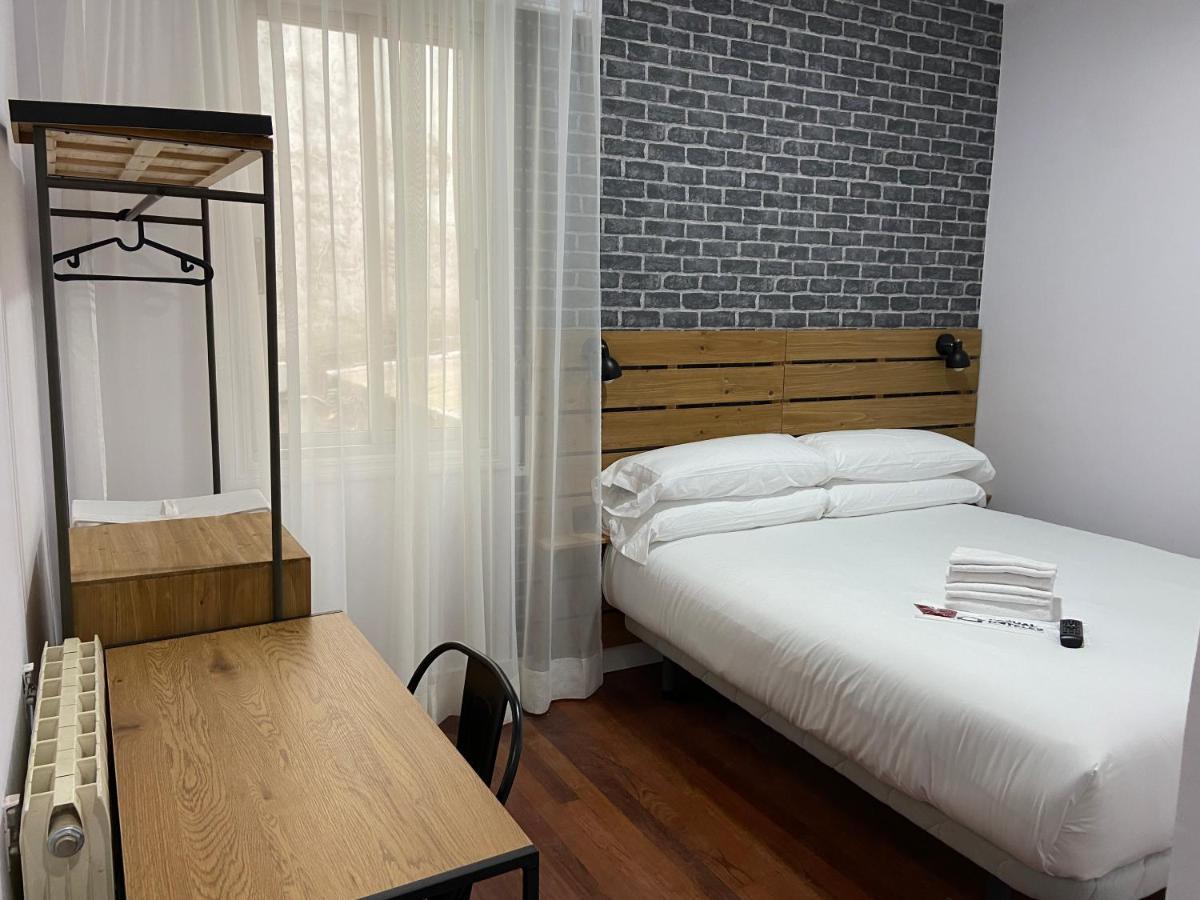 Casual Mardones Hotel Bilbao Kültér fotó A room at the hotel
