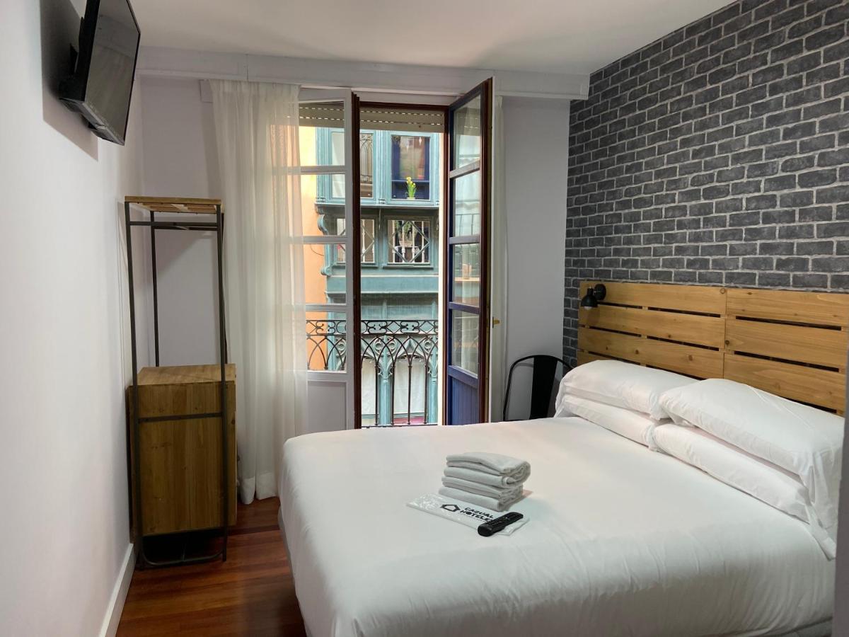 Casual Mardones Hotel Bilbao Kültér fotó A room at the hotel