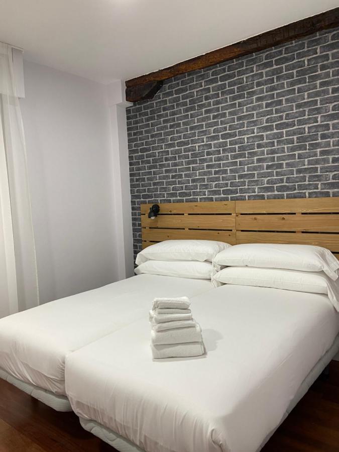 Casual Mardones Hotel Bilbao Kültér fotó A bedroom at the hotel
