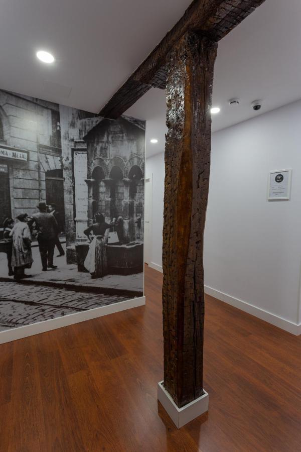 Casual Mardones Hotel Bilbao Kültér fotó The original pole at the entrance of the museum