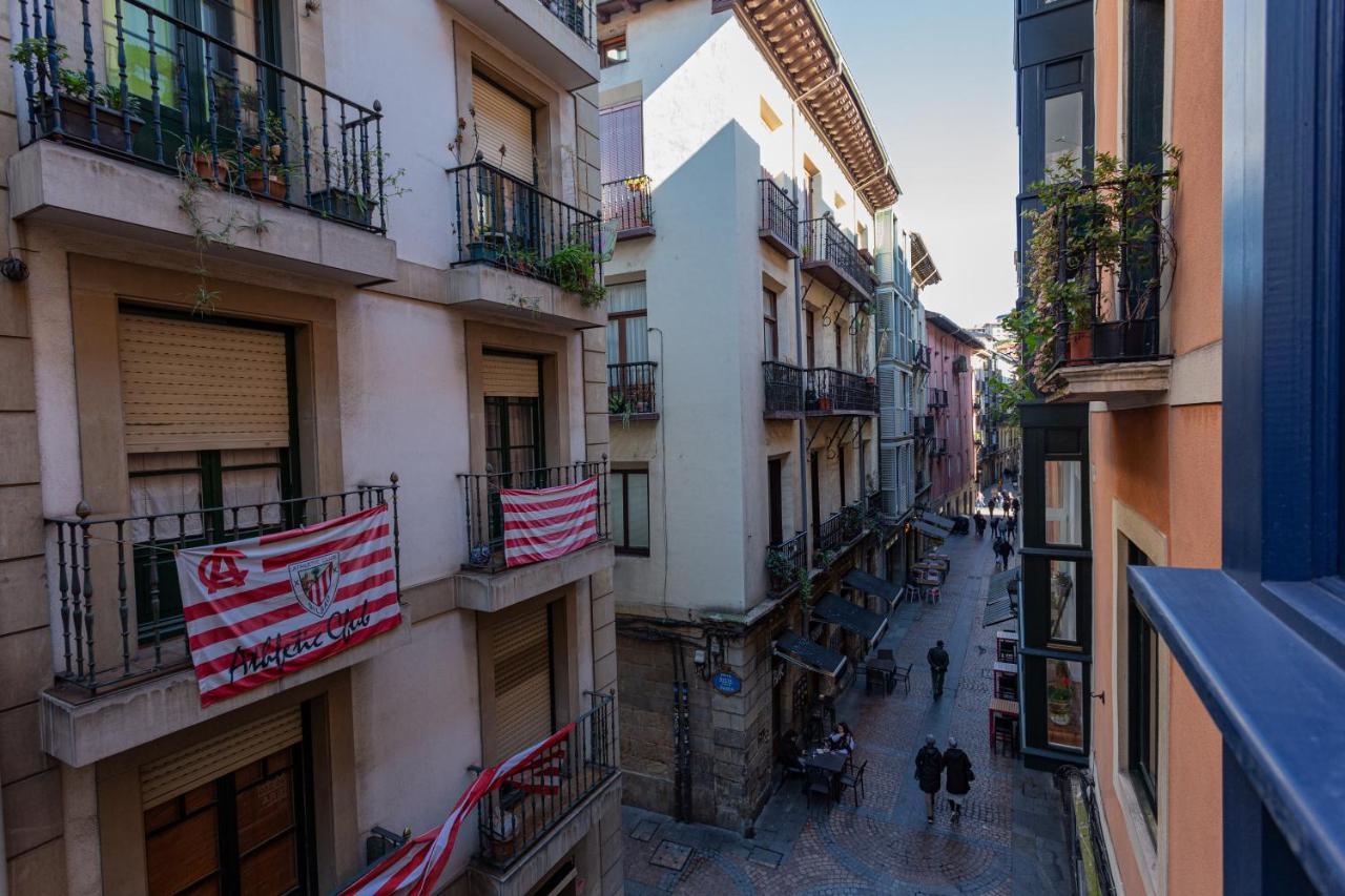 Casual Mardones Hotel Bilbao Kültér fotó A street in the old town