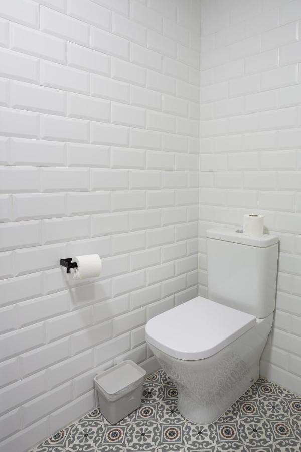 Casual Mardones Hotel Bilbao Kültér fotó Metro white