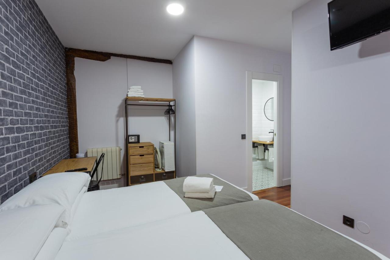 Casual Mardones Hotel Bilbao Kültér fotó A room at the hotel